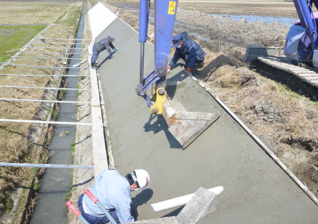 下新川郡入善町　法面工事